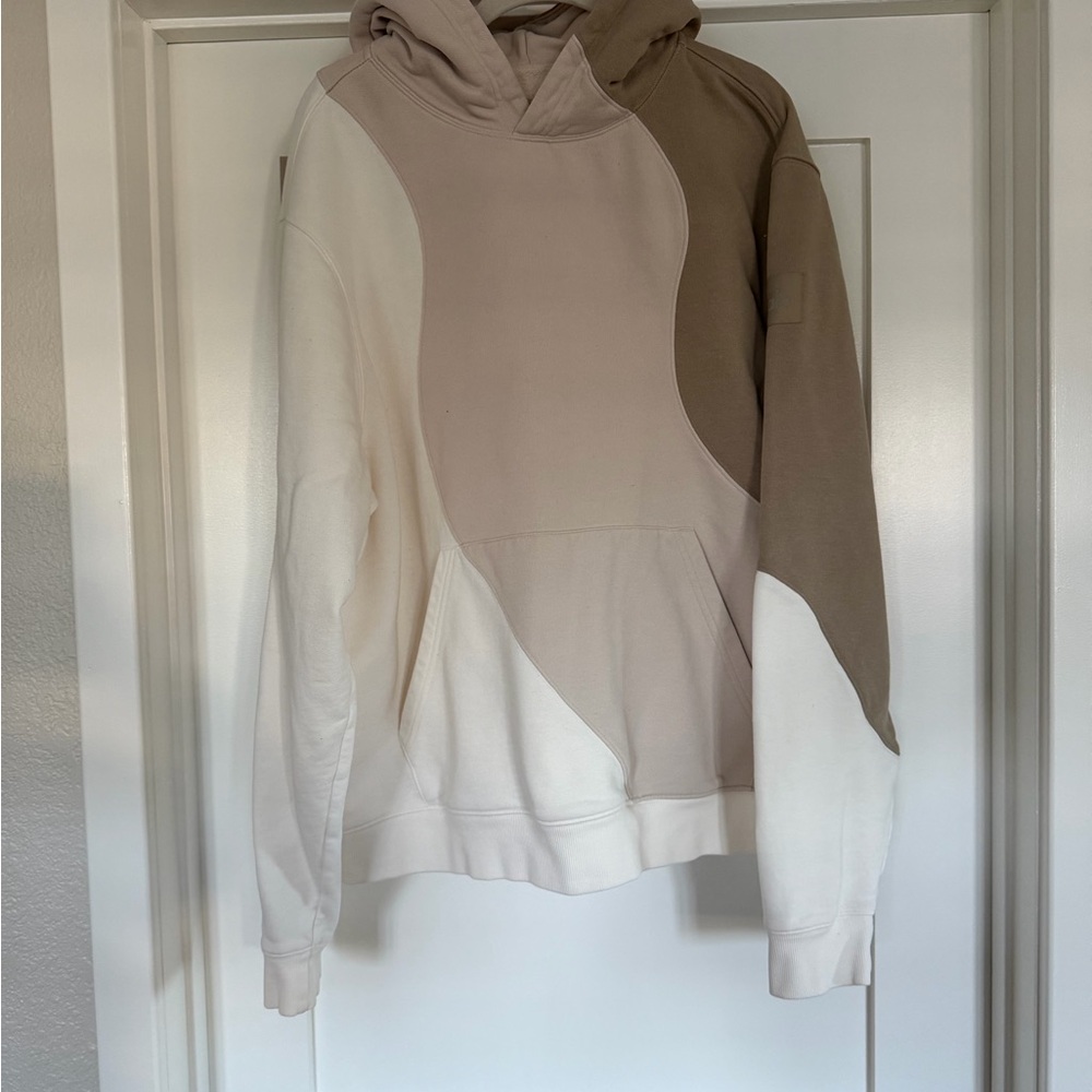 ALO Yoga Women’s Colorblock Crewneck Hoodie - Beige & Cream